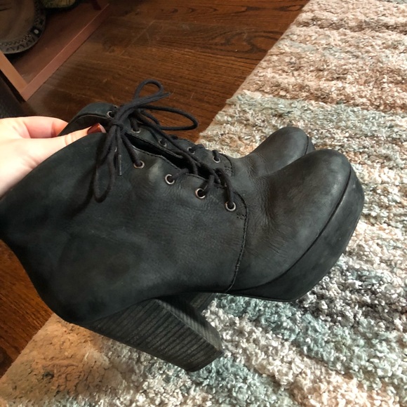 Steve Madden lace up Raspy booties - Picture 4 of 8